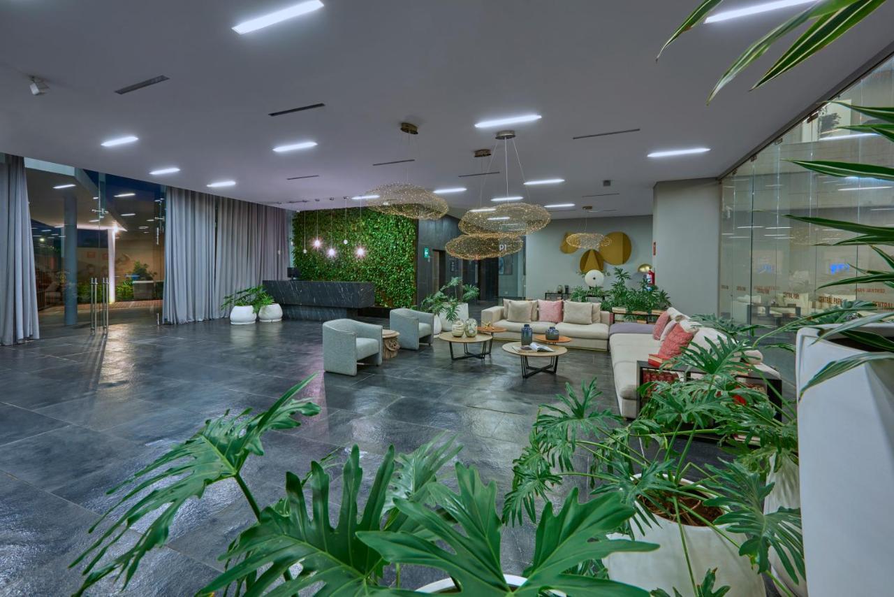 Park Life Guadalajara Aparthotel ภายนอก รูปภาพ