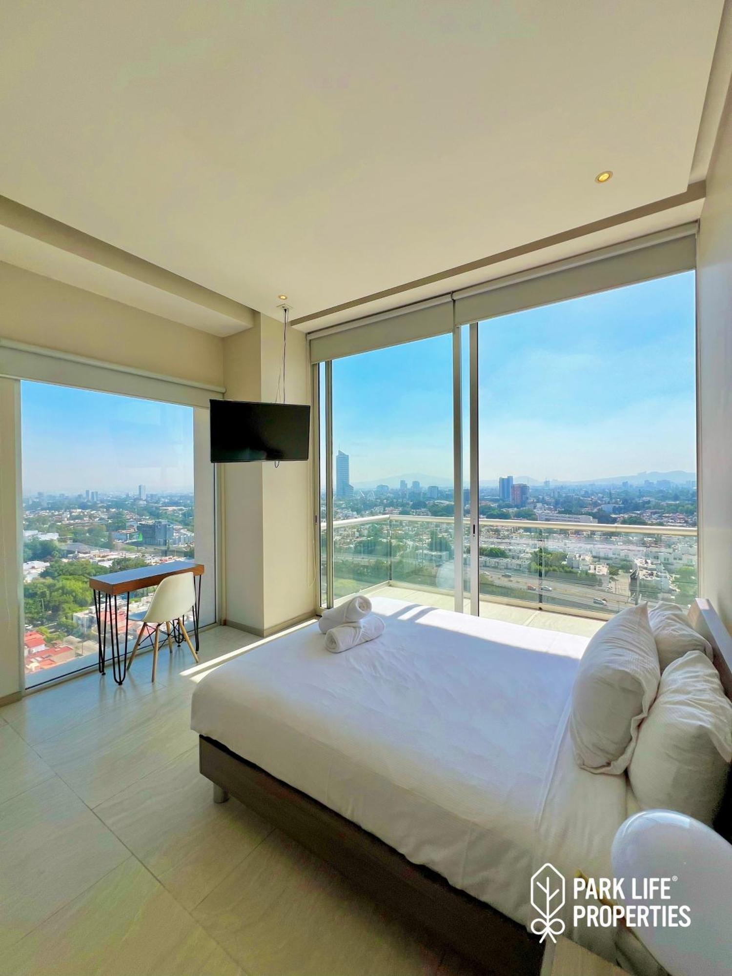 Park Life Guadalajara Aparthotel ภายนอก รูปภาพ