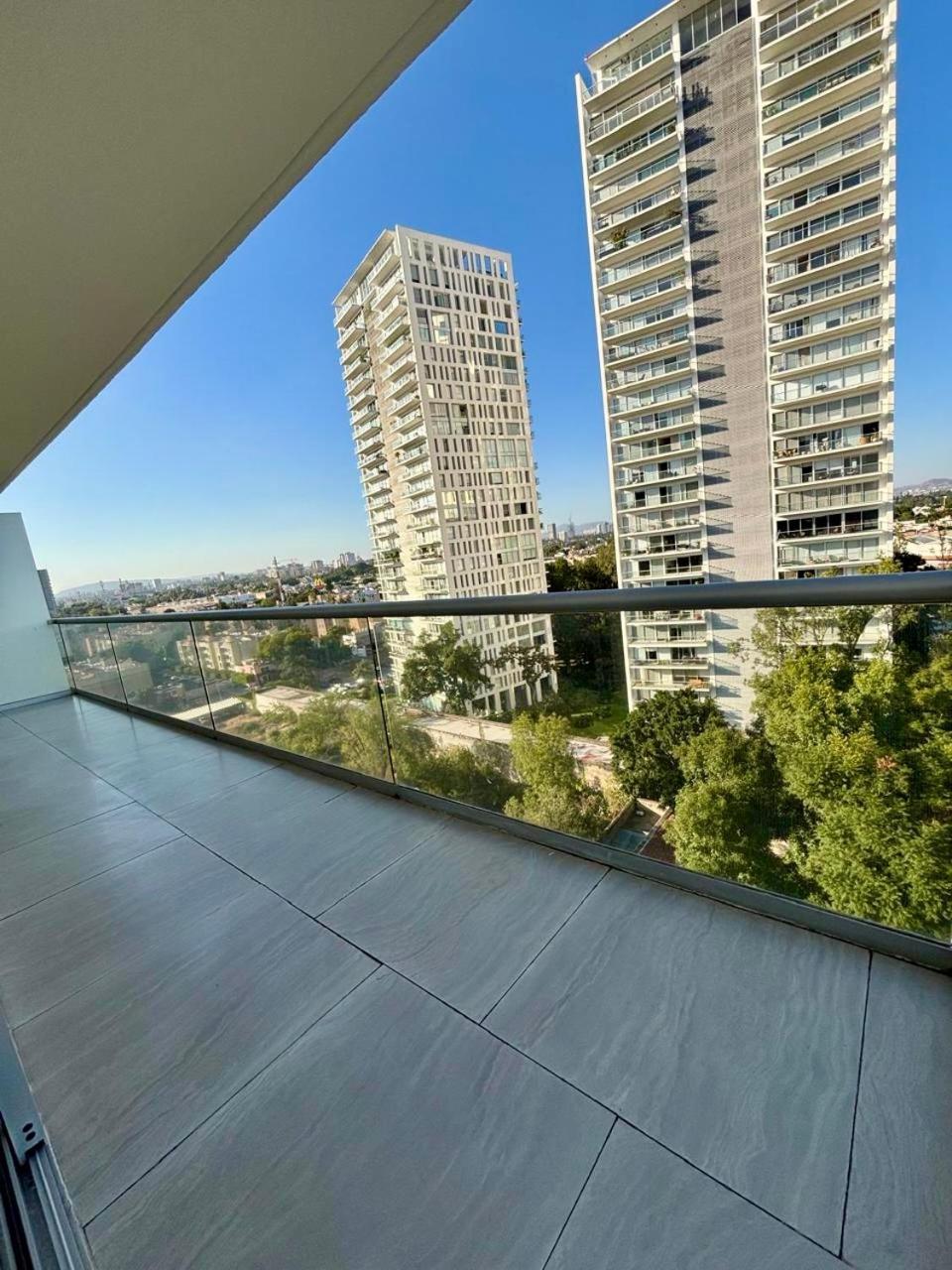 Park Life Guadalajara Aparthotel ภายนอก รูปภาพ
