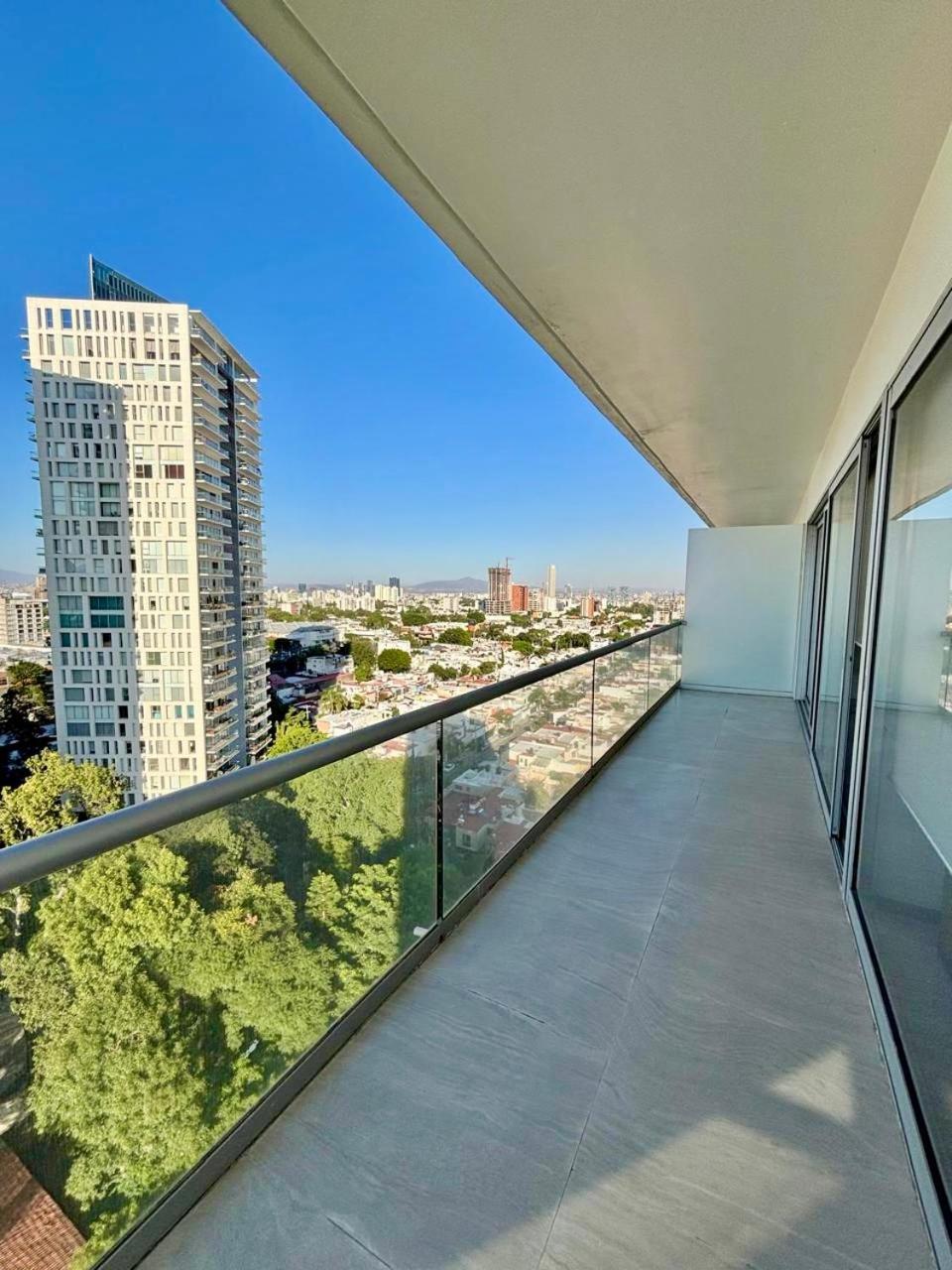 Park Life Guadalajara Aparthotel ภายนอก รูปภาพ